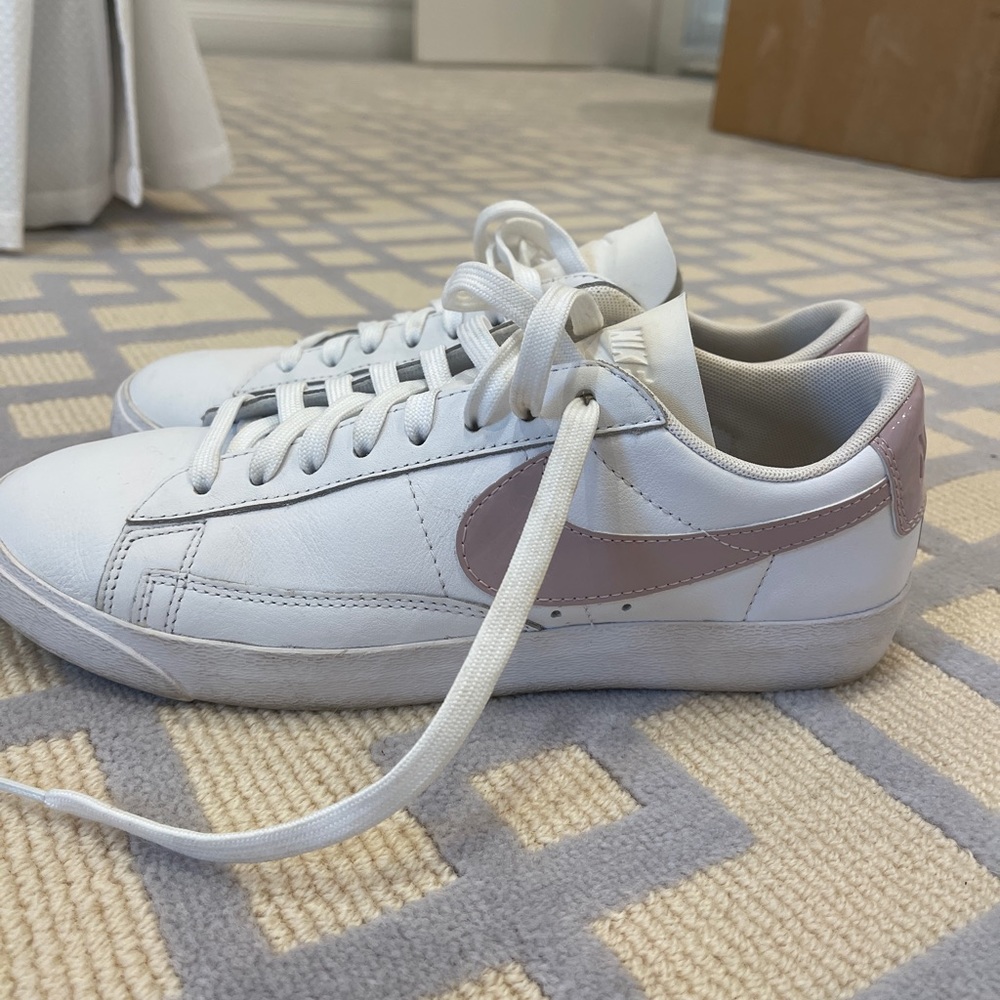 NIKE WITH PINK SWOOSH